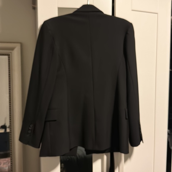 shoulder pads, slightly oversized. This is a beautiful blazer but not for me. - Picture 3 of 3